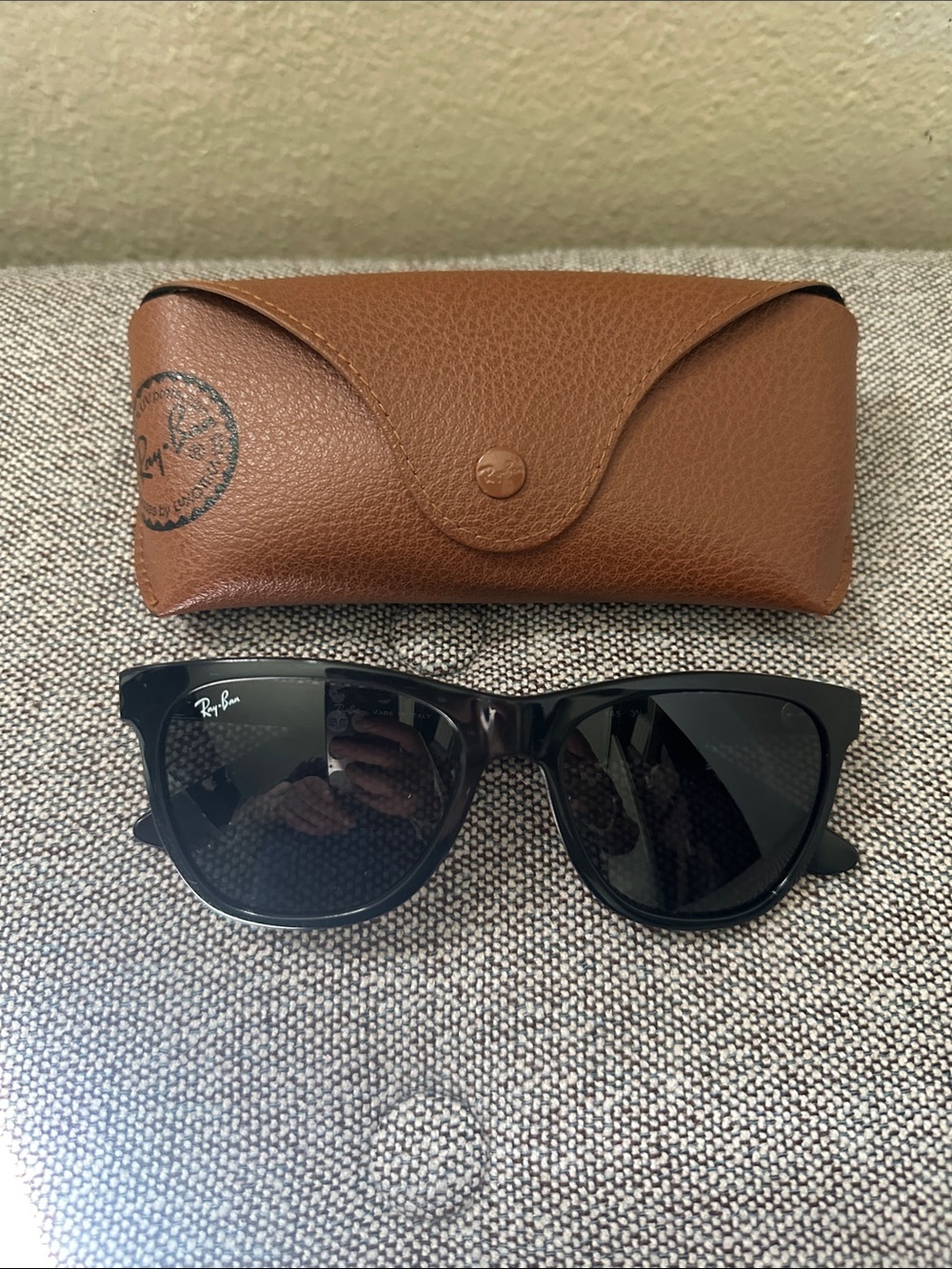 Ray-Ban Wayfarer Women’s Black Frame Sunglasses with Brown Case